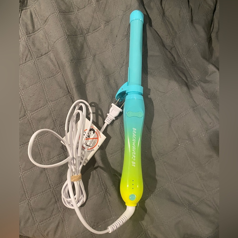 SOLD - Beachwaver neon limited addition